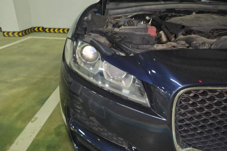 Used Jaguar F-PACE 2016 2.0T Two-Wheel Drive Urban Luxury Edition Right Front Headlight