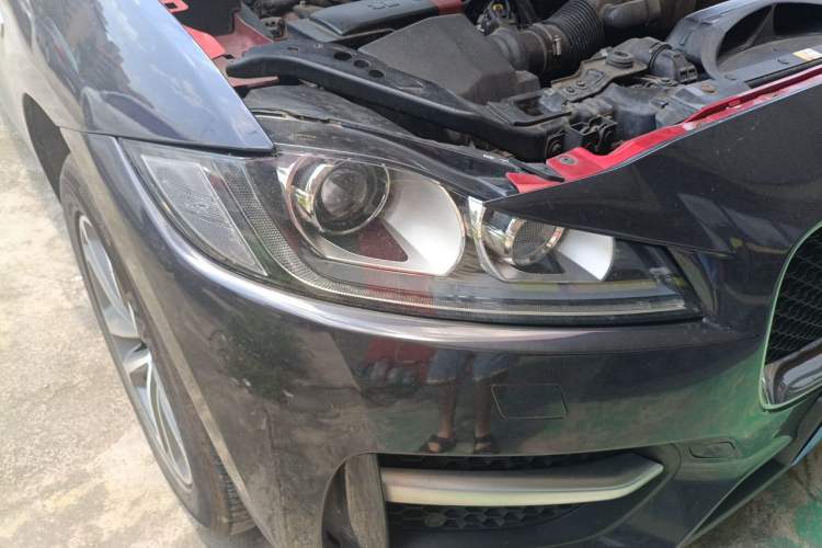 Used Jaguar F-PACE 2016 3.0 SC Four-Wheel Drive R-Sport Sport Edition Right Front Headlight