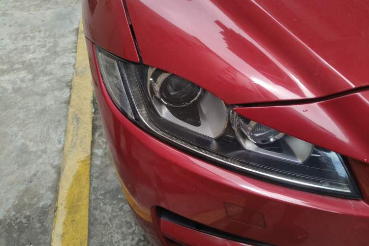Used Jaguar F-PACE 2016 2.0T Two-Wheel Drive Urban Luxury Edition Right Front Headlight