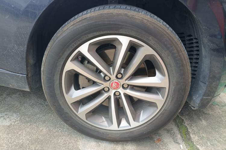 Used Jaguar F-PACE 2016 3.0 SC Four-Wheel Drive R-Sport Sport Edition Right Front Wheel Hub