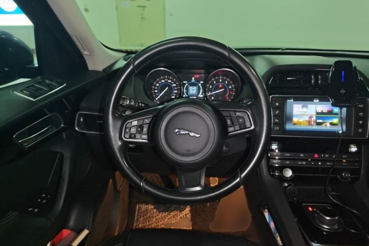 Used Jaguar F-PACE 2016 2.0T Two-Wheel Drive Urban Luxury Edition Steering Wheel