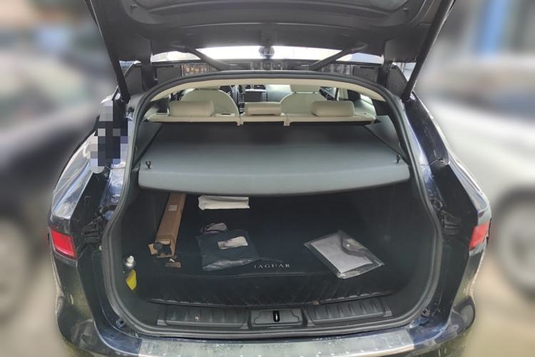 Used Jaguar F-PACE 2016 2.0T Two-Wheel Drive Urban Luxury Edition Trunk