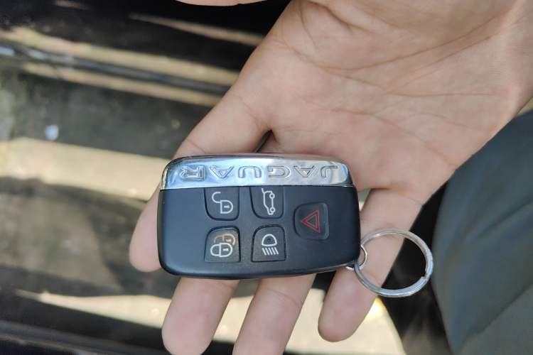 Used Jaguar F-PACE 2016 2.0T Two-Wheel Drive Urban Luxury Edition Vehicle Key