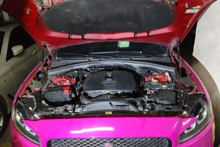 Used Jaguar F-PACE 2016 2.0T Two-Wheel-Drive R-Sport Sport Edition Engine Bay