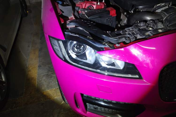 Used Jaguar F-PACE 2016 2.0T Two-Wheel-Drive R-Sport Sport Edition Right Front Headlight