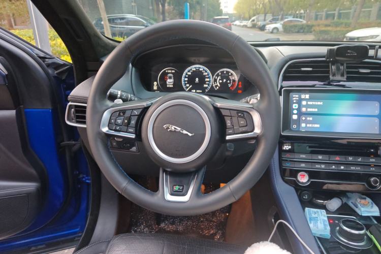 Used Jaguar F-PACE 2016 3.0 SC Four-Wheel Drive R-Sport Sport Edition Steering Wheel