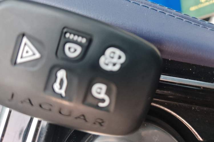 Used Jaguar F-PACE 2016 3.0 SC Four-Wheel Drive R-Sport Sport Edition Vehicle Key