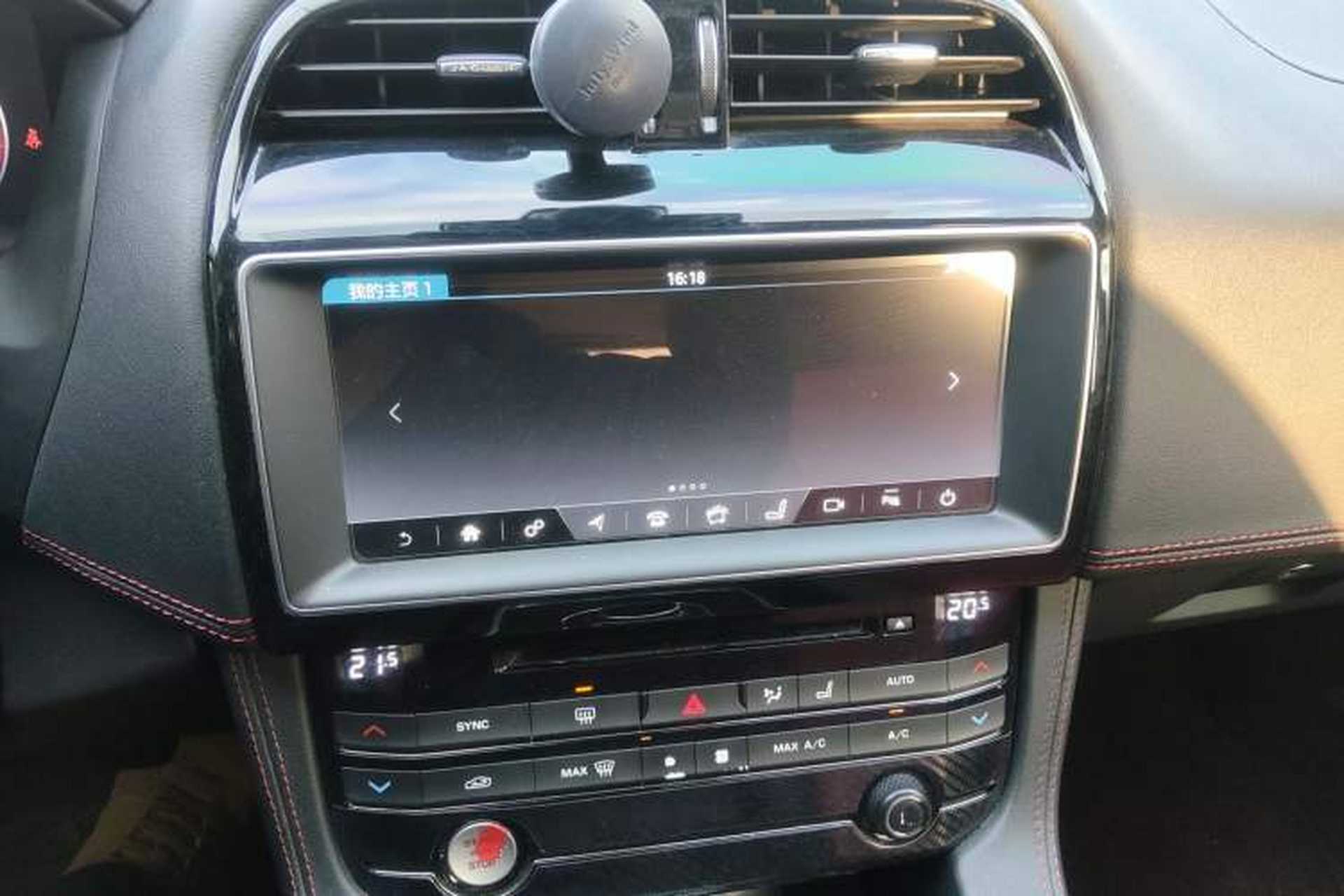 Used Jaguar F-PACE 2016 2.0T Two-Wheel-Drive R-Sport Sport Edition Audio And AC Panel