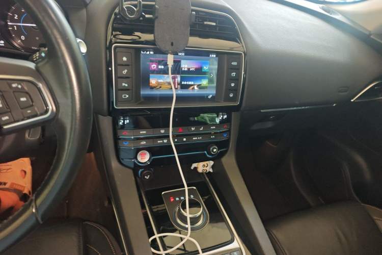 Used Jaguar F-PACE 2016 2.0T Two-Wheel Drive Urban Luxury Edition Audio And AC Panel