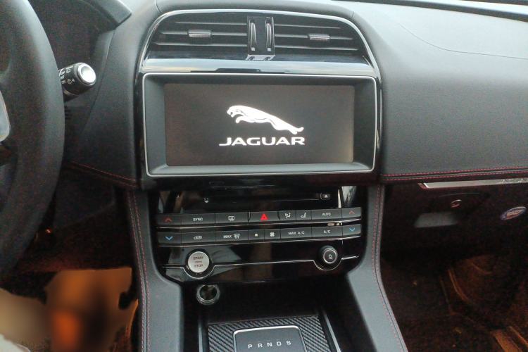 Used Jaguar F-PACE 2016 2.0T Two-Wheel-Drive R-Sport Sport Edition Audio And AC Panel