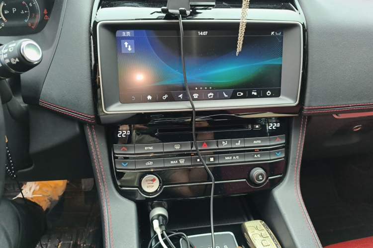 Used Jaguar F-PACE 2016 2.0T Two-Wheel-Drive R-Sport Sport Edition Audio And AC Panel