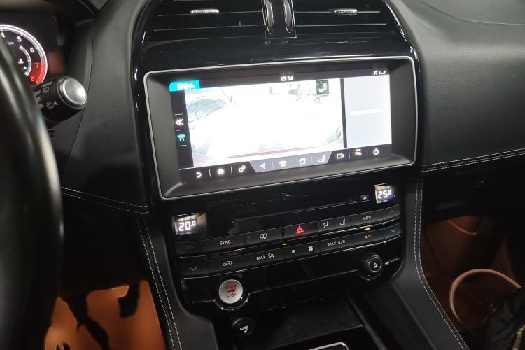 Used Jaguar F-PACE 2016 2.0T Two-Wheel-Drive R-Sport Sport Edition Audio And AC Panel