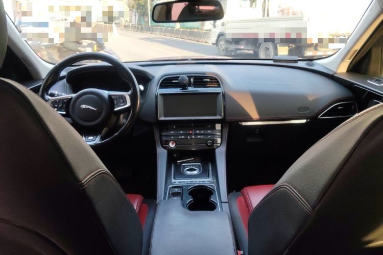 Used Jaguar F-PACE 2016 2.0T Two-Wheel-Drive R-Sport Sport Edition Center Console
