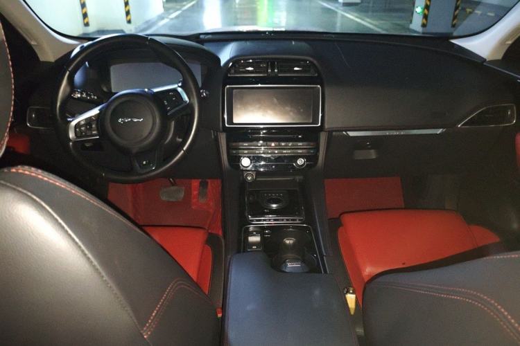 Used Jaguar F-PACE 2016 2.0T Two-Wheel-Drive R-Sport Sport Edition Center Console