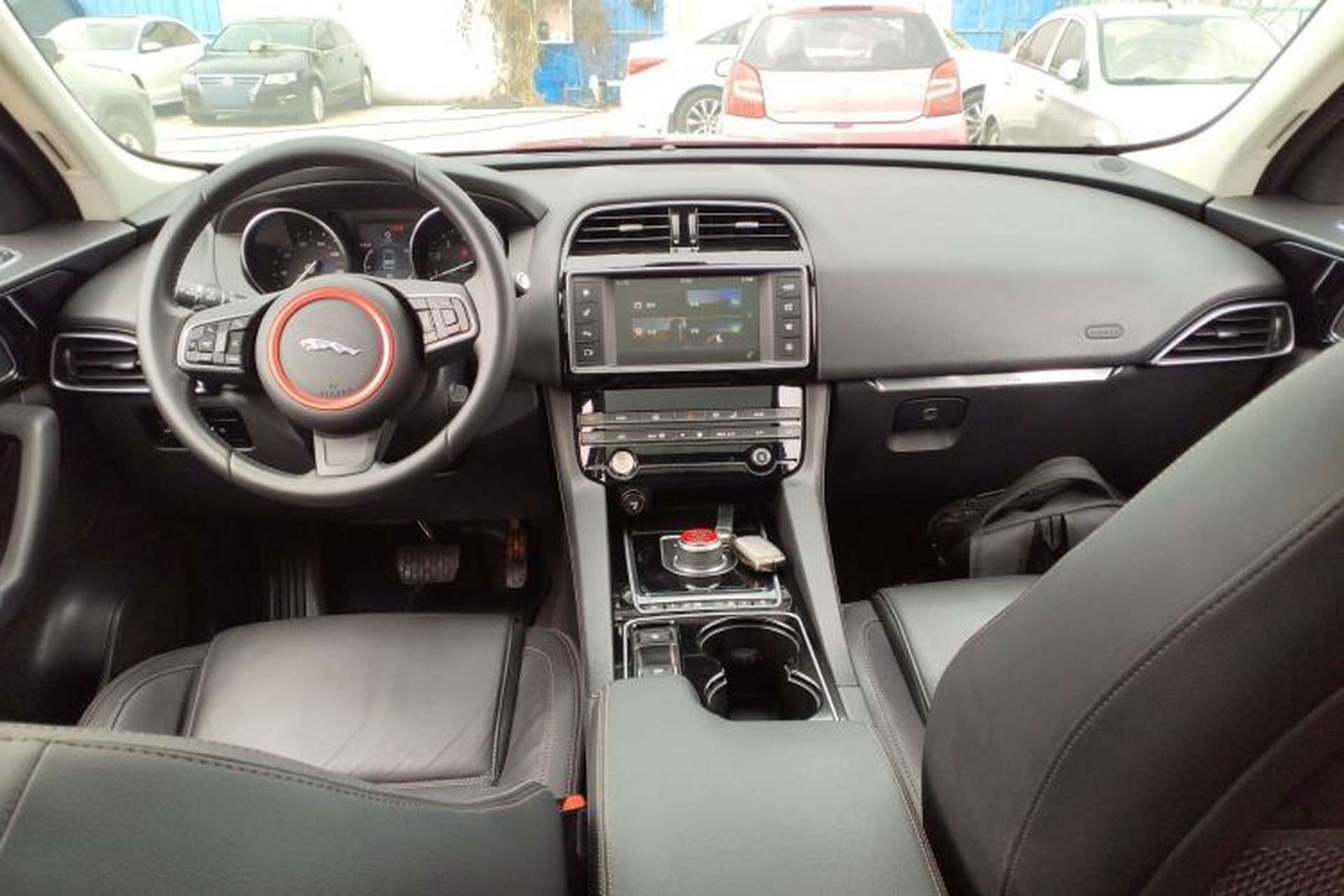 Used Jaguar F-PACE 2016 2.0T Two-Wheel Drive Urban Luxury Edition Center Console