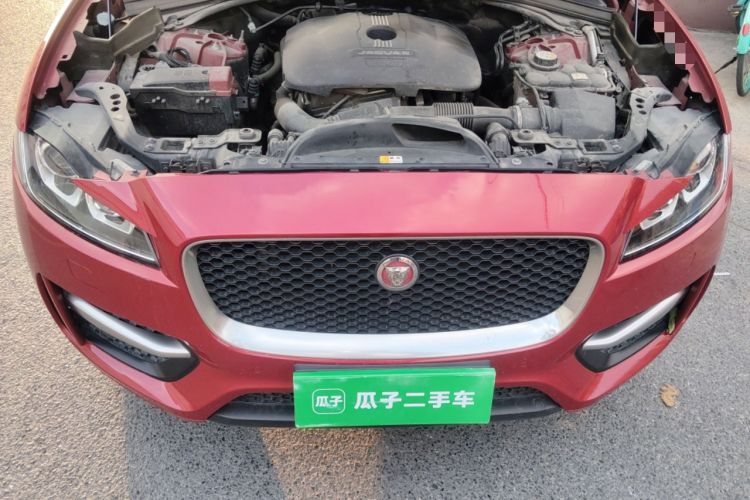 Used Jaguar F-PACE 2016 2.0T Two-Wheel-Drive R-Sport Sport Edition Engine Bay