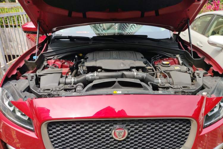 Used Jaguar F-PACE 2016 3.0 SC Four-Wheel Drive R-Sport Sport Edition Engine Bay