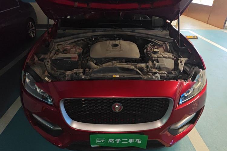 Used Jaguar F-PACE 2016 2.0T Two-Wheel-Drive R-Sport Sport Edition Engine Bay