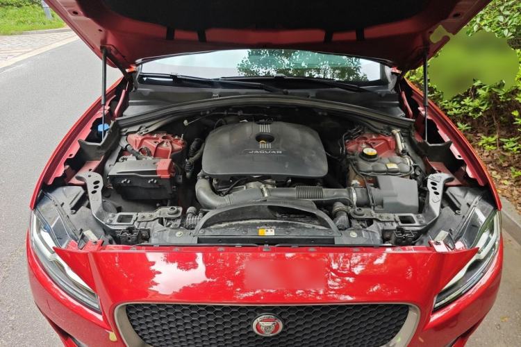 Used Jaguar F-PACE 2016 2.0T Two-Wheel-Drive R-Sport Sport Edition Engine Bay