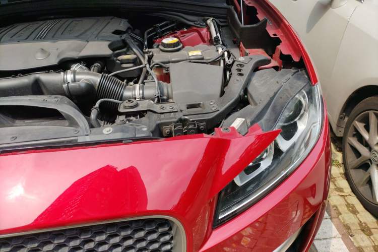 Used Jaguar F-PACE 2016 3.0 SC Four-Wheel Drive R-Sport Sport Edition Engine Bay Left