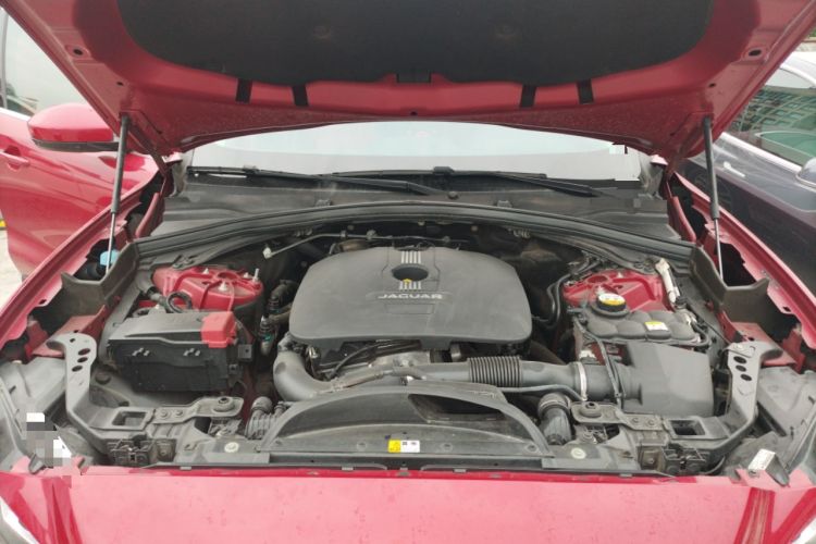 Used Jaguar F-PACE 2016 2.0T Two-Wheel-Drive R-Sport Sport Edition Engine Bay