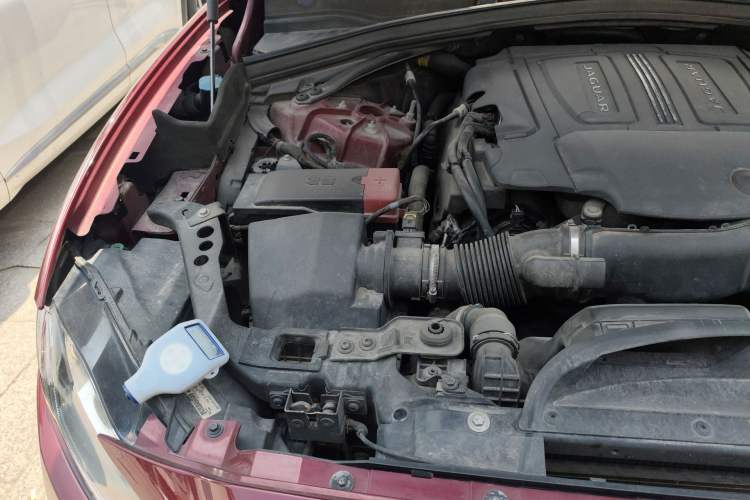 Used Jaguar F-PACE 2016 3.0 SC Four-Wheel Drive R-Sport Sport Edition Engine Bay Right