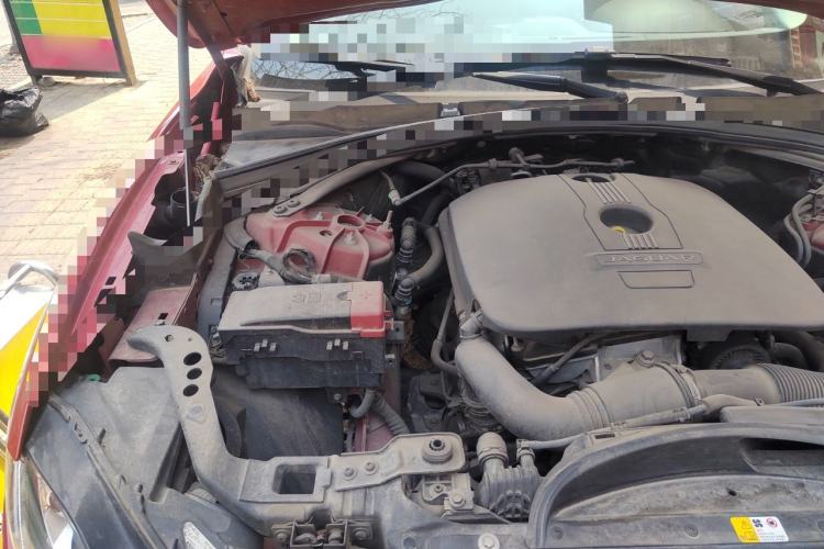Used Jaguar F-PACE 2016 2.0T Two-Wheel-Drive R-Sport Sport Edition Engine Bay Right