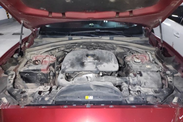 Used Jaguar F-PACE 2016 2.0T Two-Wheel-Drive R-Sport Sport Edition Engine Bay
