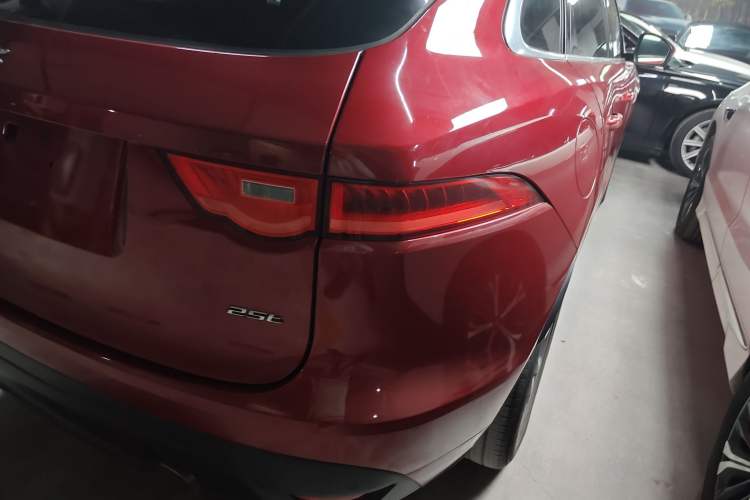 Used Jaguar F-PACE 2016 2.0T Two-Wheel-Drive R-Sport Sport Edition Exterior 6