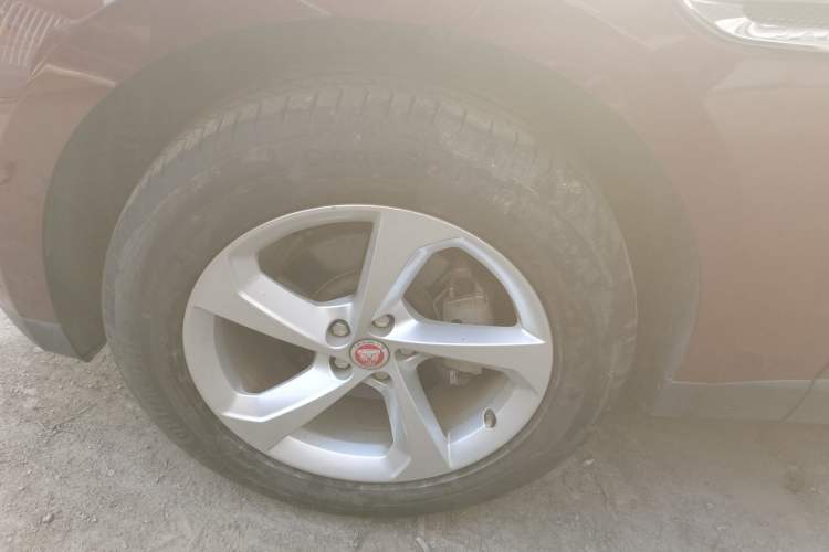 Used Jaguar F-PACE 2016 2.0T Two-Wheel Drive Urban Luxury Edition Exterior 7