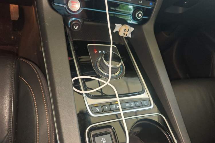Used Jaguar F-PACE 2016 2.0T Two-Wheel Drive Urban Luxury Edition Gear Lever