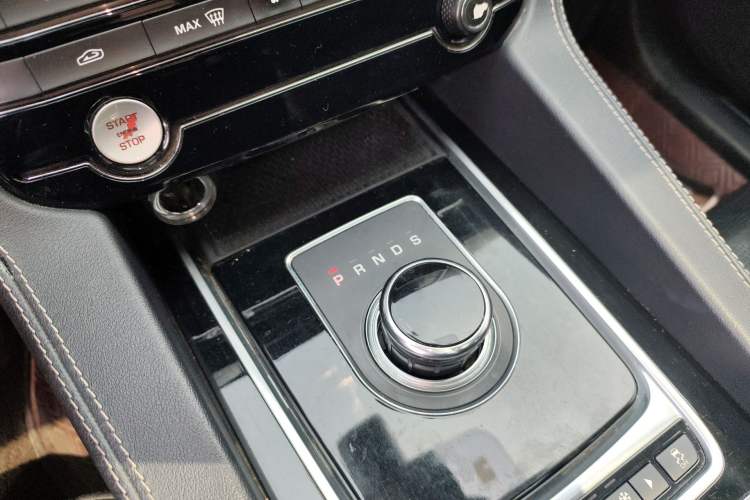 Used Jaguar F-PACE 2016 3.0 SC Four-Wheel Drive R-Sport Sport Edition Gear Lever