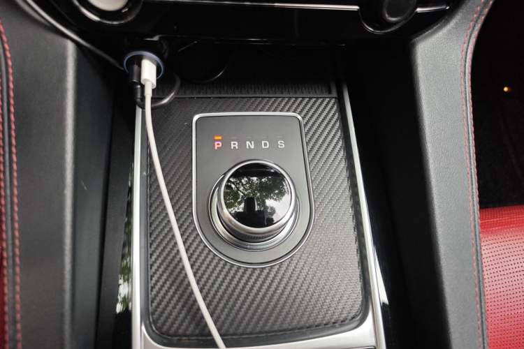 Used Jaguar F-PACE 2016 2.0T Two-Wheel-Drive R-Sport Sport Edition Gear Lever