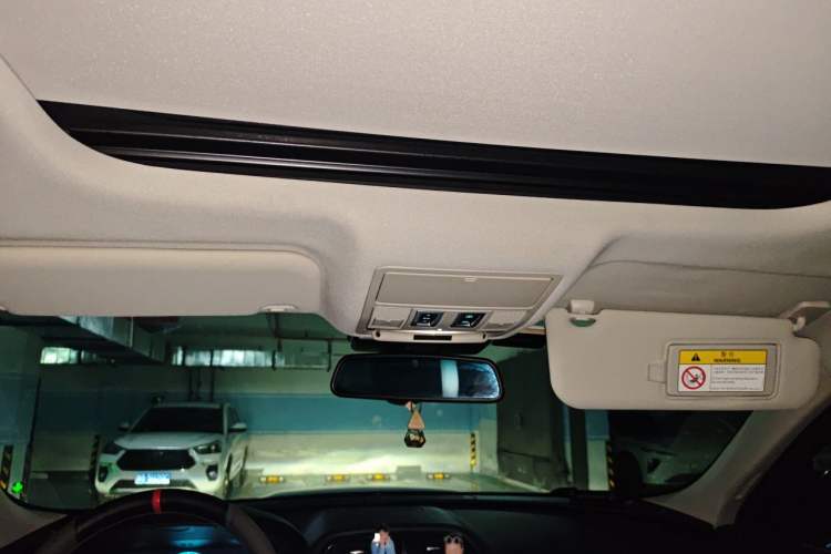 Used Jaguar F-PACE 2016 2.0T Two-Wheel Drive Urban Luxury Edition Headliner