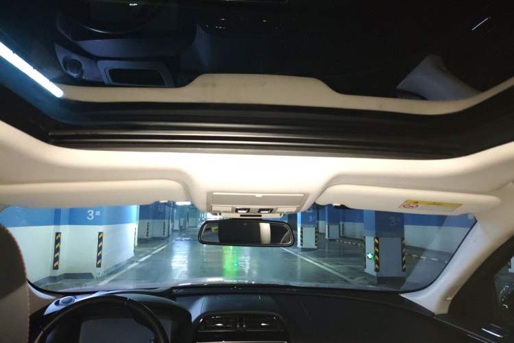 Used Jaguar F-PACE 2016 2.0T Two-Wheel-Drive R-Sport Sport Edition Headliner