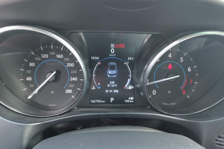 Used Jaguar F-PACE 2016 2.0T Two-Wheel Drive Urban Luxury Edition Instrument Cluster