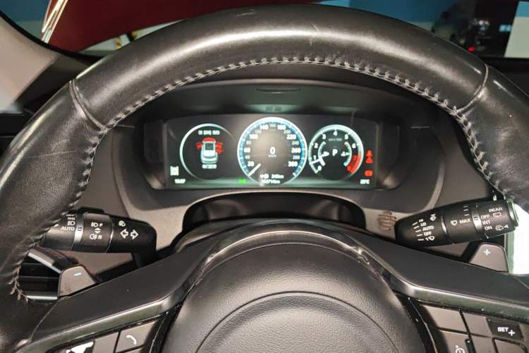 Used Jaguar F-PACE 2016 2.0T Two-Wheel-Drive R-Sport Sport Edition Instrument Cluster