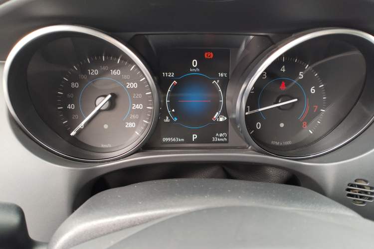 Used Jaguar F-PACE 2016 2.0T Two-Wheel Drive Urban Luxury Edition Instrument Cluster