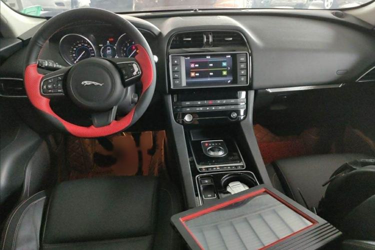 Used Jaguar F-PACE 2016 2.0T Two-Wheel Drive Urban Luxury Edition Interior 2