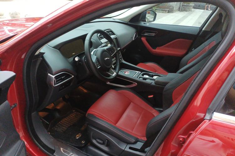 Used Jaguar F-PACE 2016 2.0T Two-Wheel-Drive R-Sport Sport Edition Interior 3