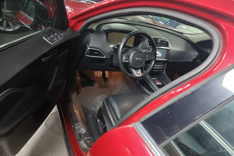 Used Jaguar F-PACE 2016 2.0T Two-Wheel-Drive R-Sport Sport Edition Interior 3