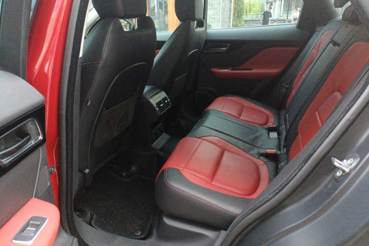 Used Jaguar F-PACE 2016 2.0T Two-Wheel-Drive R-Sport Sport Edition Interior 4