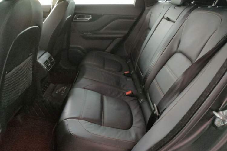 Used Jaguar F-PACE 2016 2.0T Two-Wheel Drive Urban Luxury Edition Interior 7