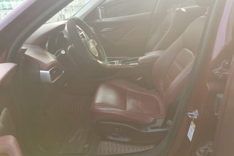 Used Jaguar F-PACE 2016 2.0T Two-Wheel Drive Urban Luxury Edition Left Front Seat