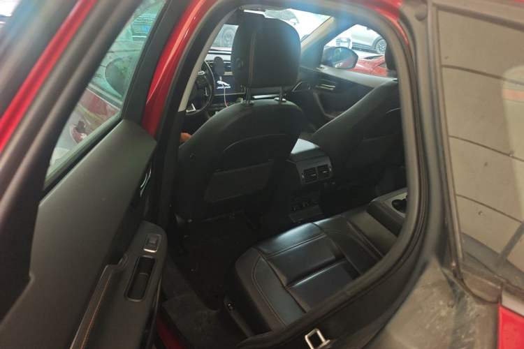 Used Jaguar F-PACE 2016 2.0T Two-Wheel Drive Urban Luxury Edition Left Rear Seat