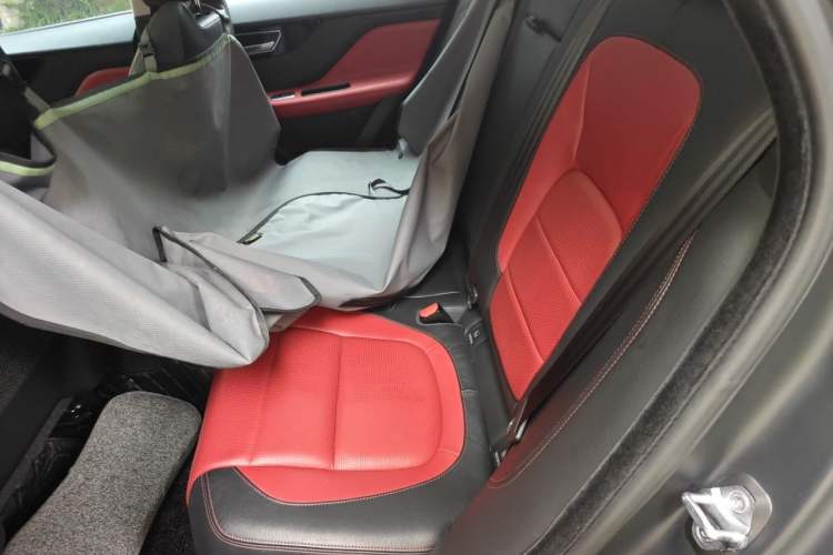 Used Jaguar F-PACE 2016 2.0T Two-Wheel-Drive R-Sport Sport Edition Left Rear Seat