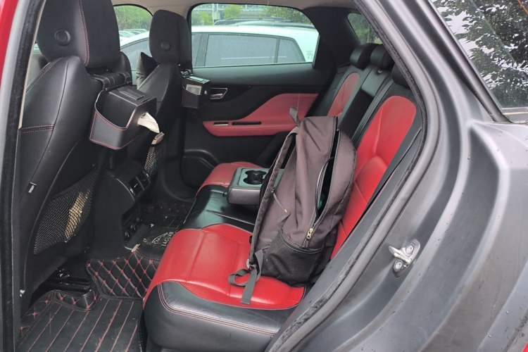 Used Jaguar F-PACE 2016 2.0T Two-Wheel-Drive R-Sport Sport Edition Left Rear Seat