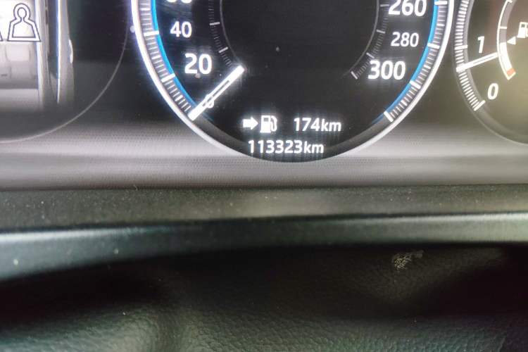 Used Jaguar F-PACE 2016 2.0T Two-Wheel-Drive R-Sport Sport Edition Odometer Close Up
