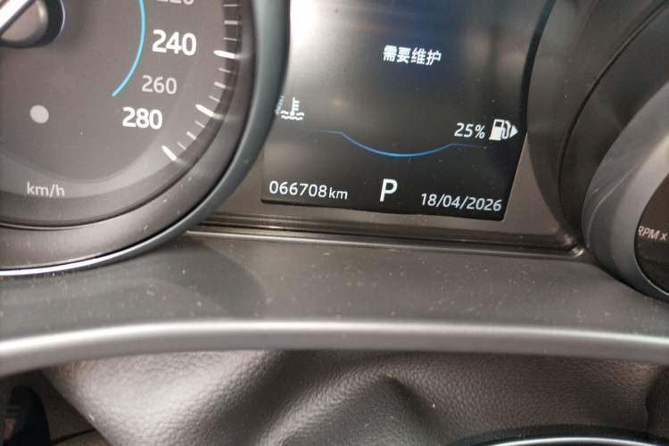 Used Jaguar F-PACE 2016 3.0 SC Four-Wheel Drive R-Sport Sport Edition Odometer Close Up