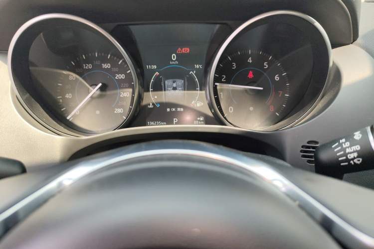 Used Jaguar F-PACE 2016 3.0 SC Four-Wheel Drive R-Sport Sport Edition Odometer Close Up